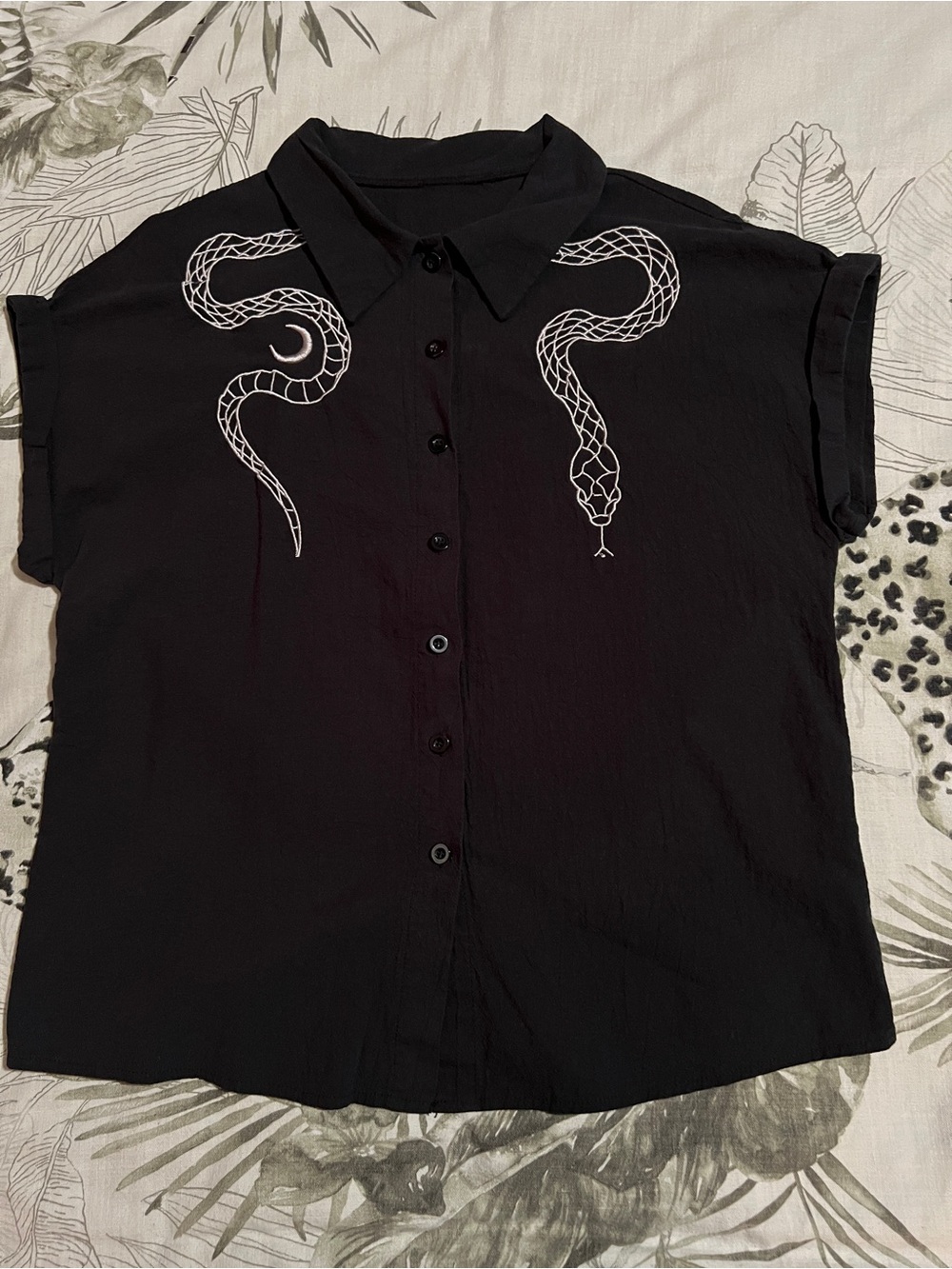 Embroidered Snake Batwing Sleeveless Button Down Gothic Blouse 100% Cotton - Picture 2 of 6